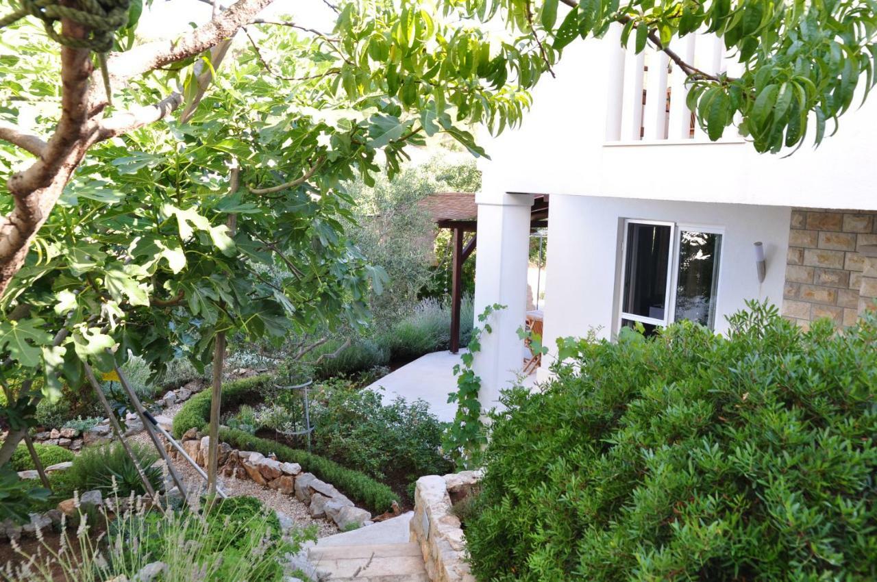 Villa Delfin Sutivan Exterior photo