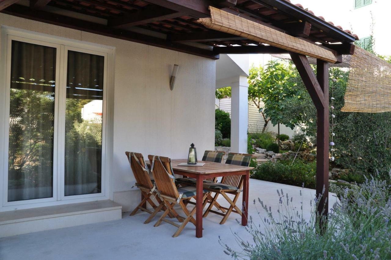 Villa Delfin Sutivan Exterior photo